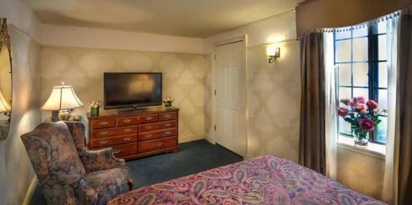 Red Coach Inn - 70