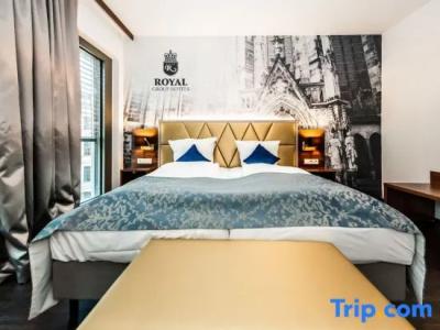 Best Western Plus Royal Suites - 25