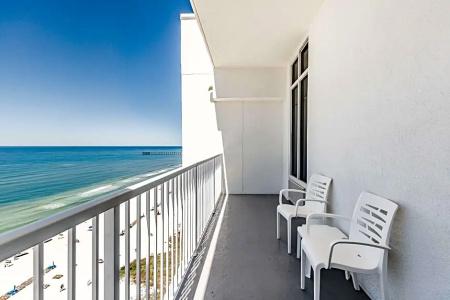 Hampton Inn & Suites Beach-Beachfront - 90