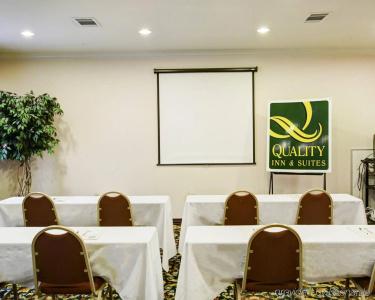Quality Inn & Suites Near University - 11