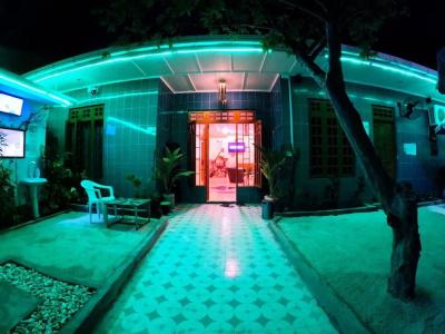 Adroit Beach Inn - 19