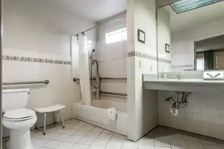 Quality Inn & Suites - 7