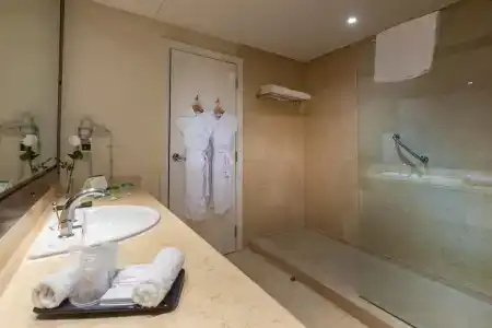 Grand Rotana Resort & Spa - 11
