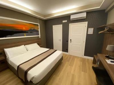 7th Floor Suite - 94