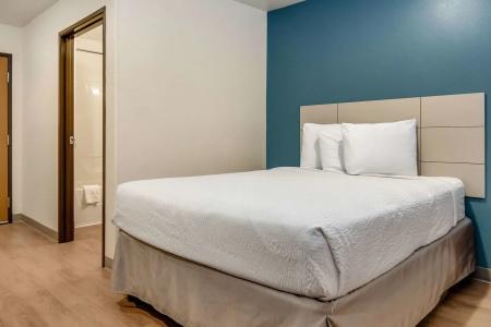 WoodSpring Suites - 4