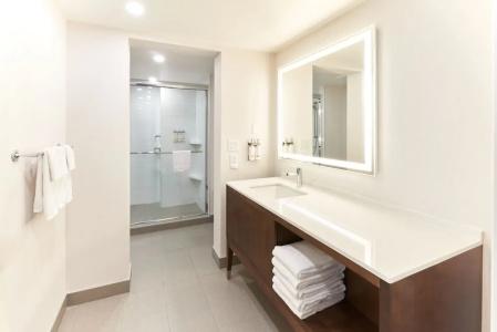 Holiday Inn & Suites Kanata, an IHG - 77