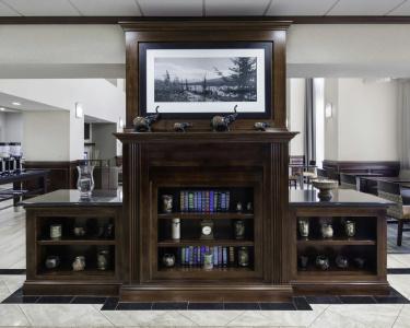 Hampton Inn & Suites - 36