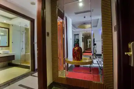 Golden Silk Boutique - 17