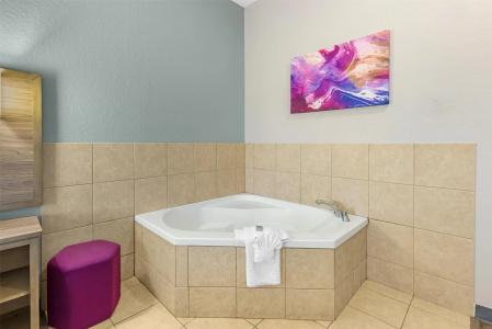 Best Western Plus San Antonio East Inn & Suites - 42