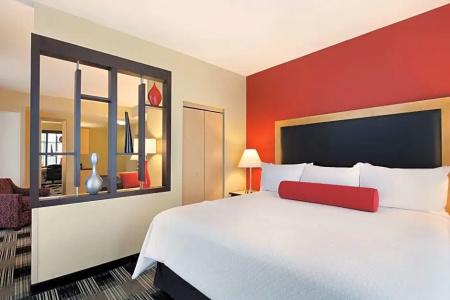 Cambria Miami Airport - Blue Lagoon - 45