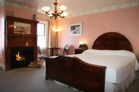 Martine Inn - 85