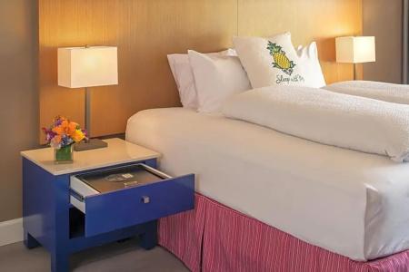 Staypineapple, Rose, Downtown Portland - 58