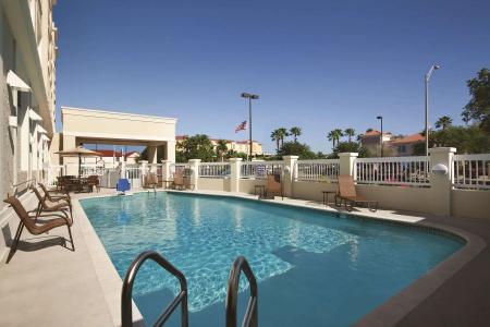 Hampton Inn & Suites - 10