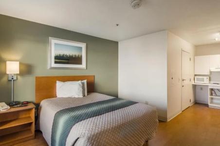 HomeTowne Studios by Red Roof Denver - Airport/Aurora - 25