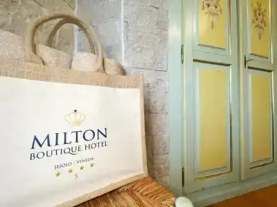 Milton Boutique - 27