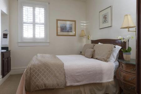 Washington Square Inn - 4