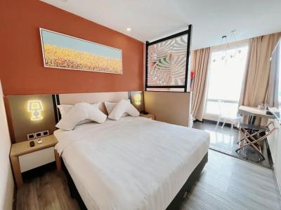 Verse Luxe Wahid Hasyim - 30