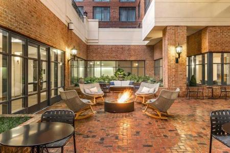 Sheraton Suites Old Town - 50