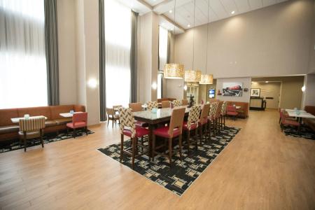Hampton Inn & Suites Airport - 29