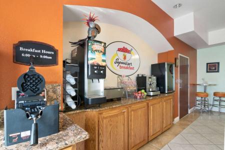 Super 8 by Wyndham Austin/Airport South - 10
