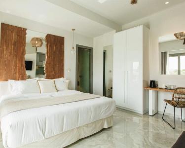 Blue Carpet Luxury Suites - 241