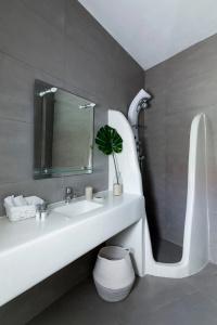 Amperian Mykonos Suites & Villas - 155