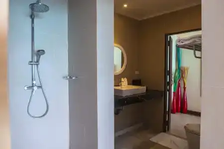 Boujis Boutique Resort - 8