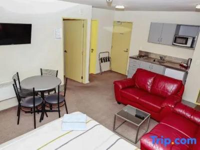Bealey Avenue - 50