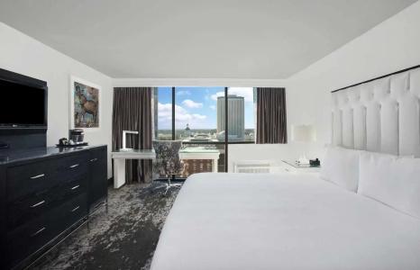 DoubleTree by Hilton - 22