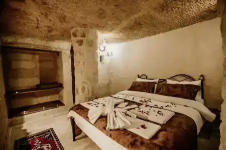 Romantic Cave - 75
