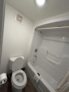 Super 6 Inn & Suites - 10