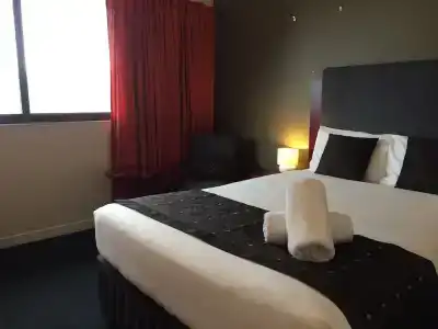 Madison Plaza - 19