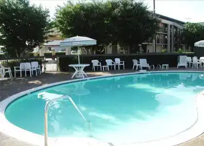 Executive Inn - 8