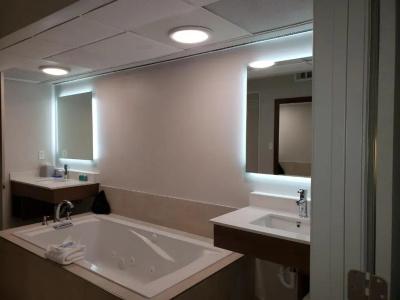 Holiday Inn Express & Suites, An Ihg - 61