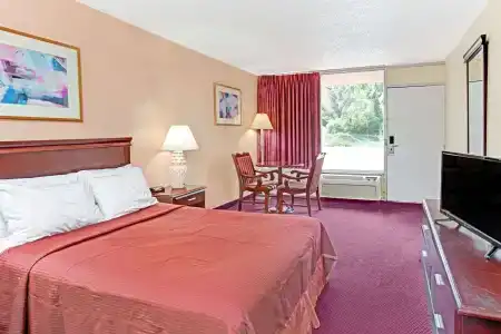Howard Johnson by Wyndham Tropical Palms - 3