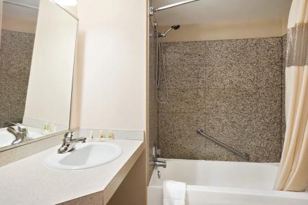 Days Inn & Suites by Wyndham - 7