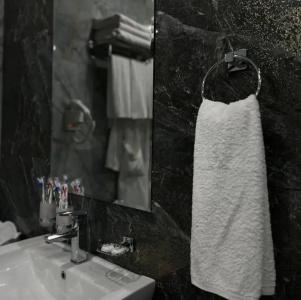 Deluxe - 23