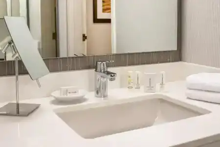 Courtyard by Marriott Portland North - 29