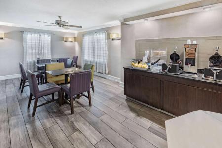 La Quinta Inn by Wyndham I-35 - 14