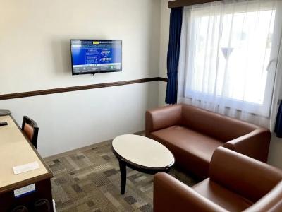 Toyoko Inn-eki Nishiguchi Hiroba - 68