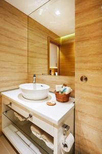 One Luxury Suites - 38