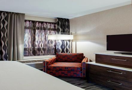 Fairfield Inn & Suites by Marriott Boston - 11