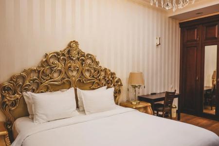 Royal Residence - 281