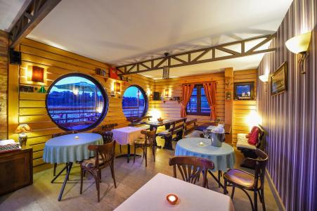 San Art Floating Hostel & - 10