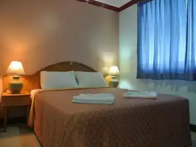Silla Patong Hostel - 2