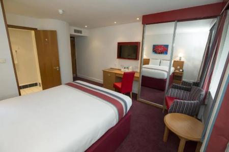 Ramada Cambridge - 18