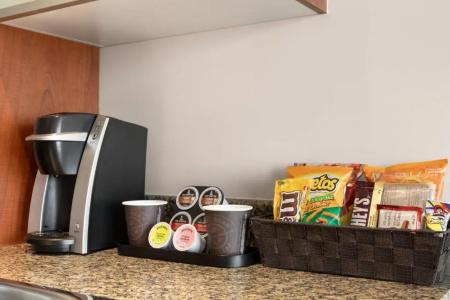 Embassy Suites by Hilton - - 10