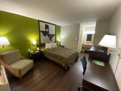 Super 8 by Wyndham Airport - 30