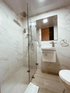 Studio 27 - 102