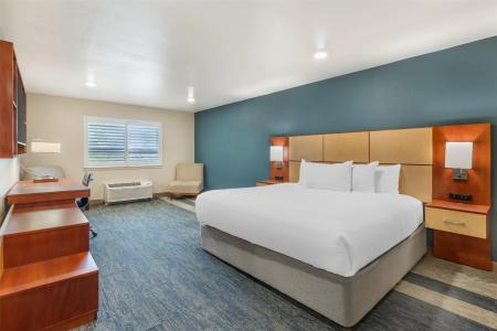 Best Western Plus Clocktower Inn - 72
